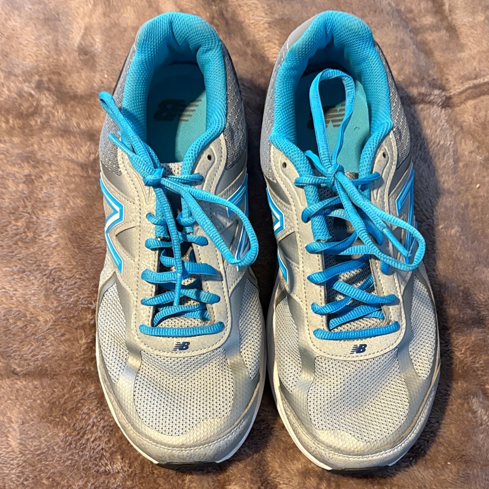 New Balance Women’s size 10 EE 1540v3 Sneakers in Like New condition!